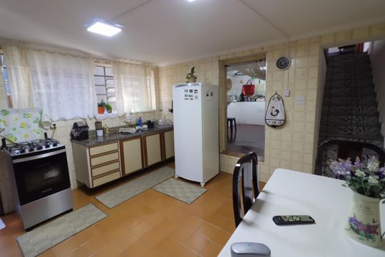 Cozinha de casa à venda com 3 quartos, 250m² em Km 18, Osasco