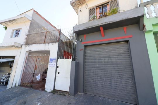 Fachada de casa à venda com 3 quartos, 250m² em Km 18, Osasco