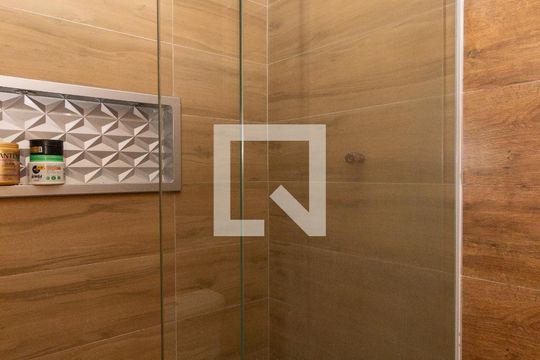 Banheiro social de casa para alugar com 2 quartos, 42m² em Realengo, Rio de Janeiro