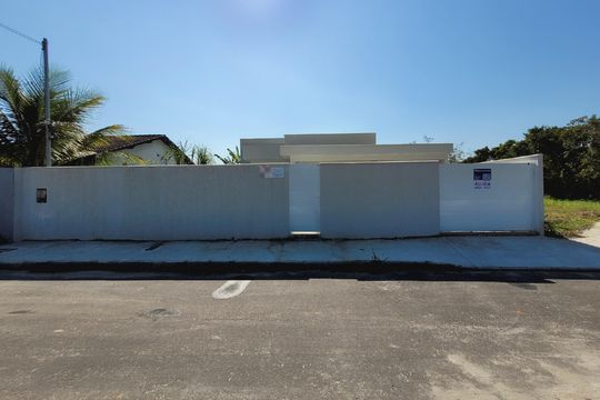 Fachada de casa para alugar com 2 quartos, 404m² em Chácaras de Inoã, Maricá