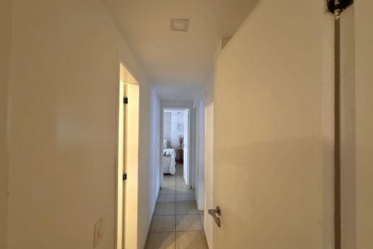 Corredor de apartamento para alugar com 3 quartos, 260m² em Recreio dos Bandeirantes, Rio de Janeiro