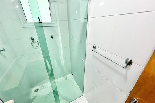 Banheiro de apartamento à venda com 2 quartos, 42m² em Parada Inglesa, São Paulo