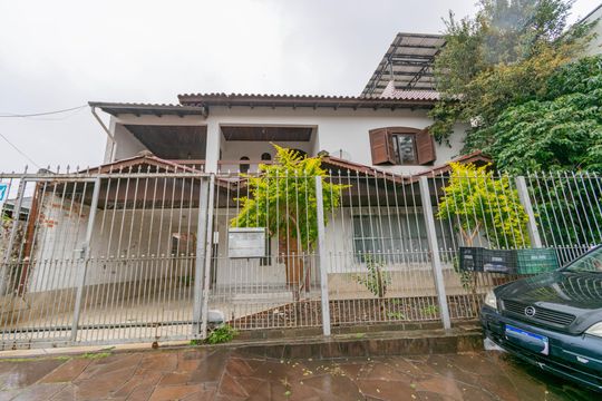 Fachada de casa à venda com 3 quartos, 200m² em Estância Velha, Canoas