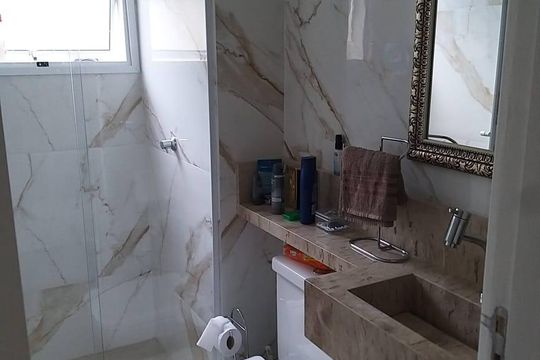Banheiro social de apartamento para alugar com 2 quartos, 60m² em Jardim Barro Branco, Cotia