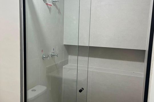 Banheiro de kitnet/studio para alugar com 1 quarto, 24m² em Vila Olímpia, São Paulo