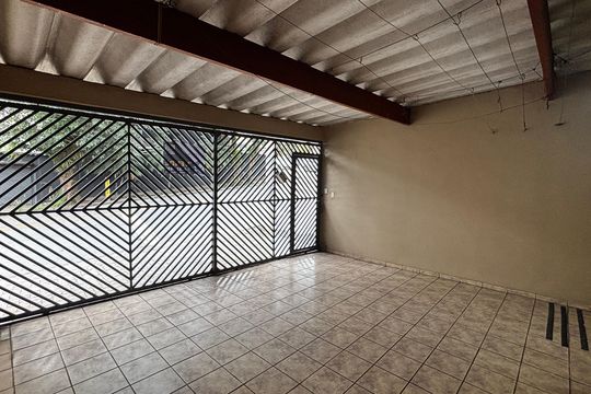 Garagem de casa à venda com 3 quartos, 136m² em Parque das Nações, Santo André