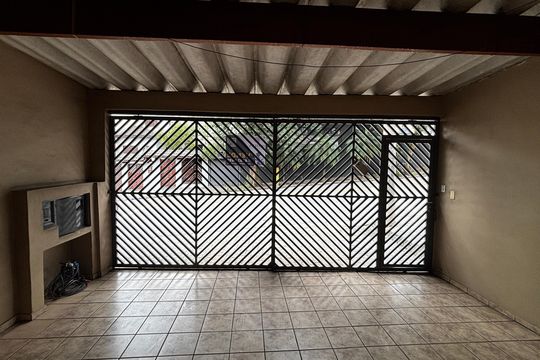 Garagem de casa à venda com 3 quartos, 136m² em Parque das Nações, Santo André