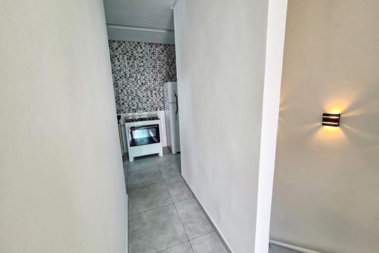 Sala de casa de condomínio para alugar com 2 quartos, 74m² em Nova Mirim, Praia Grande