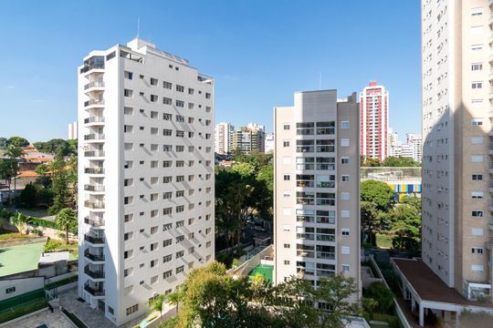 Vista da Suíte  de apartamento para alugar com 2 quartos, 64m² em Vila Alexandria, São Paulo