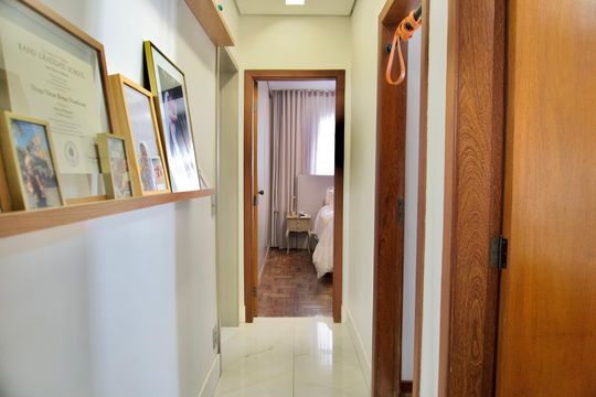 Corredor de apartamento à venda com 3 quartos, 90m² em Gutierrez, Belo Horizonte