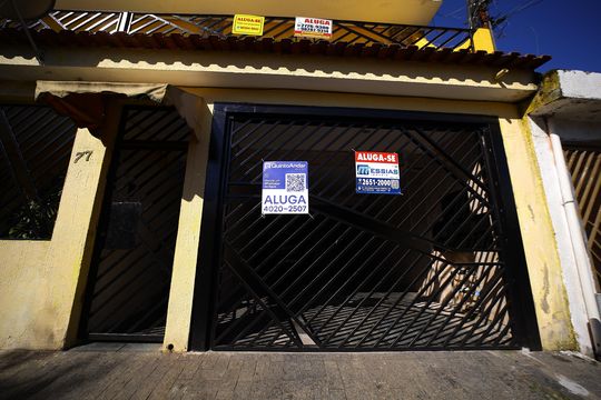 Fachada de casa para alugar com 3 quartos, 100m² em Vila Nhocuné, São Paulo