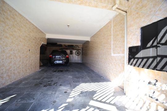 Garagem de casa para alugar com 3 quartos, 100m² em Vila Nhocuné, São Paulo