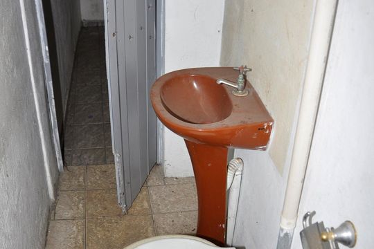 Edícula - Banheiro Social de casa para alugar com 2 quartos, 120m² em Jardim Ipanema (zona Oeste), São Paulo
