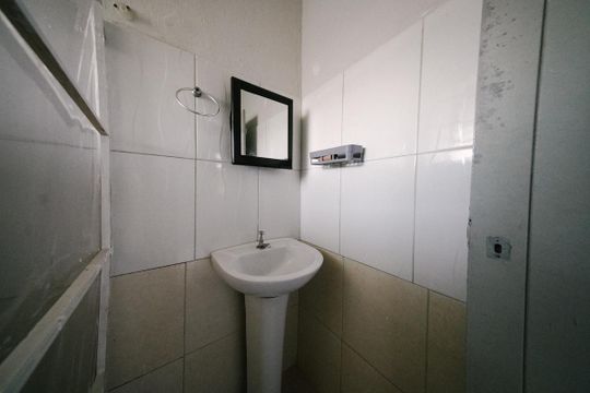 Banheiro de casa para alugar com 1 quarto, 37m² em Parque Boturussu, São Paulo