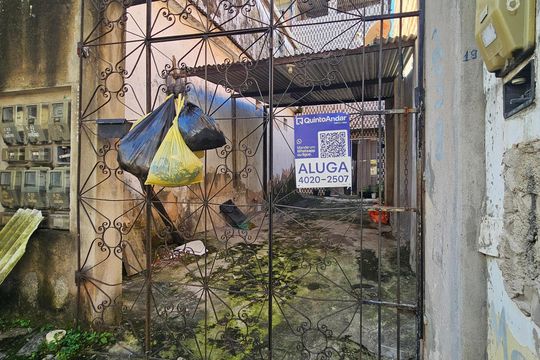 plaquinha Instalada  de casa para alugar com 1 quarto, 60m² em Barreiras, Salvador