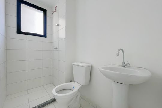 Banheiro de apartamento à venda com 2 quartos, 43m² em Rochdale, Osasco