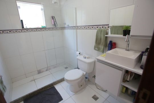 Banheiro de casa à venda com 1 quarto, 75m² em Taquara, Rio de Janeiro