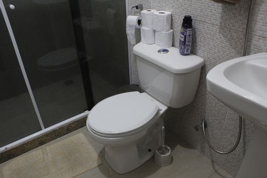 Banheiro Social de apartamento à venda com 2 quartos, 75m² em Taquara, Rio de Janeiro
