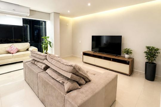 Sala de apartamento para alugar com 3 quartos, 140m² em Balneario Cidade Atlantica, Guarujá