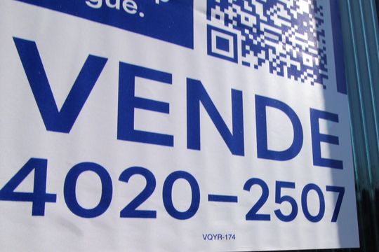 Placa de apartamento à venda com 2 quartos, 60m² em Vaz Lobo, Rio de Janeiro