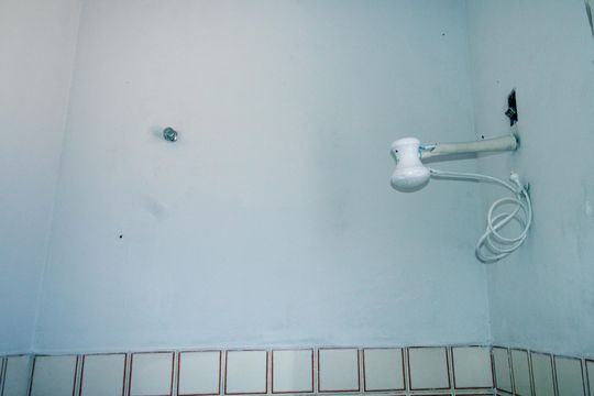 Banheiro de apartamento à venda com 2 quartos, 60m² em Vaz Lobo, Rio de Janeiro