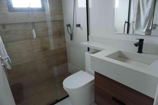 Banheiro da Suíte de casa de condomínio à venda com 3 quartos, 150m² em Alphaville, Santana de Parnaíba