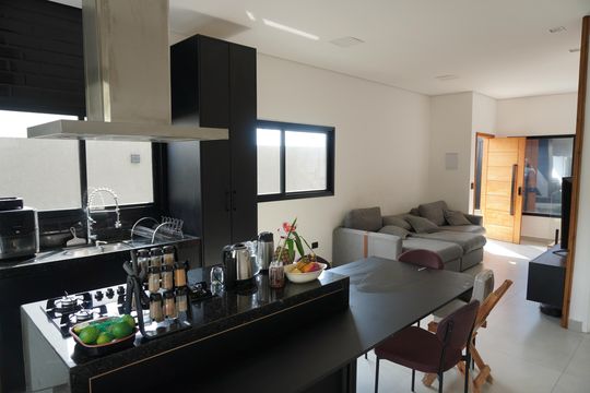 Cozinha de casa de condomínio à venda com 3 quartos, 150m² em Alphaville, Santana de Parnaíba