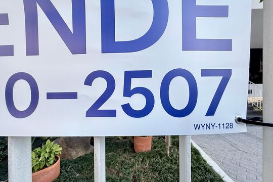 Placa  de apartamento à venda com 2 quartos, 60m² em Cidade Monções, São Paulo
