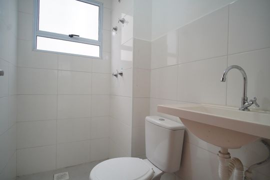 Banheiro de apartamento para alugar com 2 quartos, 49m² em Santos Dumont, São Leopoldo