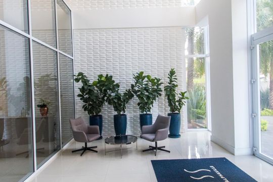 Hall de entrada de apartamento à venda com 2 quartos, 67m² em Empresarial 18 do Forte, Barueri