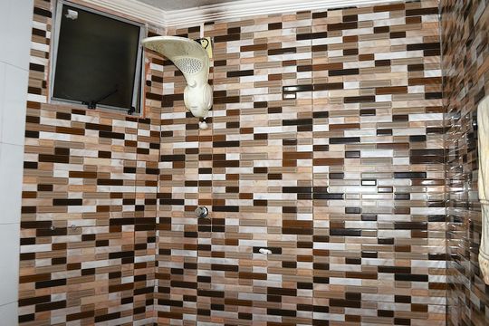Banheiro Corredor de casa para alugar com 2 quartos, 80m² em Vila Maria, Belo Horizonte