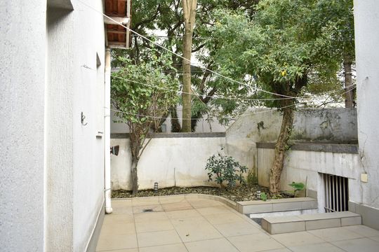 Quintal de casa à venda com 4 quartos, 240m² em Chácara Inglesa, São Paulo
