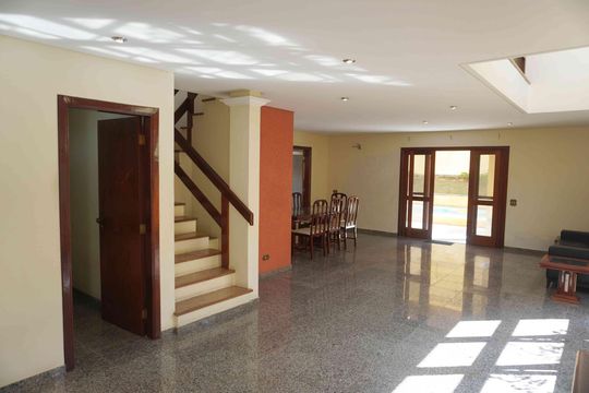 Sala de casa de condomínio à venda com 4 quartos, 390m² em Alphaville, Santana de Parnaíba