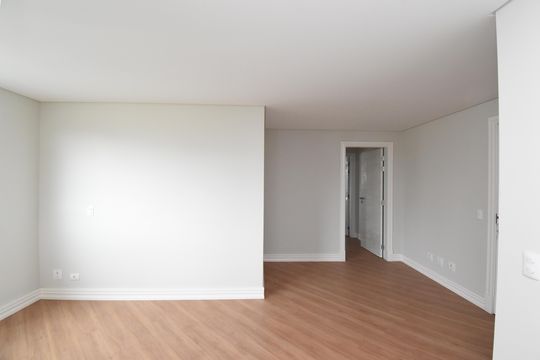 Sala de apartamento à venda com 2 quartos, 67m² em Centro, Curitiba