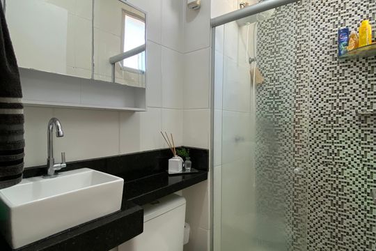 Banheiro de apartamento à venda com 2 quartos, 59m² em Chácara, Betim