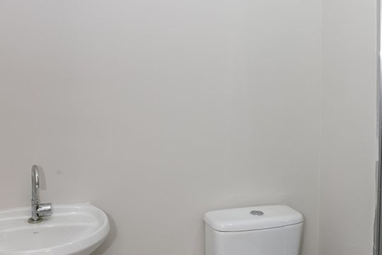 Banheiro da Suíte de apartamento para alugar com 1 quarto, 30m² em Parque Industrial Tomas Edson, São Paulo