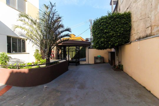 Apartamento à venda com 2 quartos, 70m² em Vila Carmosina, São Paulo
