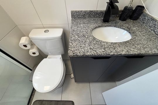 Banheiro da Suíte de apartamento à venda com 1 quarto, 27m² em Vila Olímpia, São Paulo