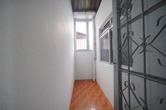 Área de Serviço de casa para alugar com 2 quartos, 70m² em Areias, São José