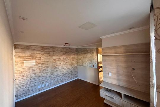 Sala de apartamento para alugar com 2 quartos, 46m² em Vila Santo Antonio do Portao, Cotia