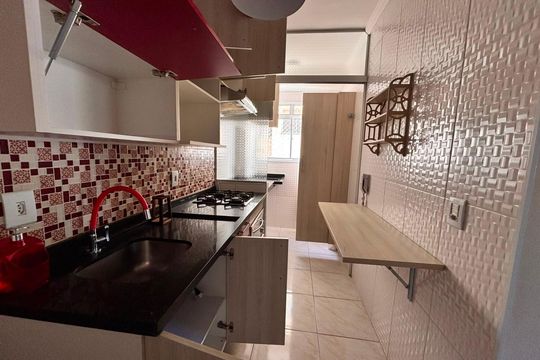 Cozinha de apartamento para alugar com 2 quartos, 46m² em Vila Santo Antonio do Portao, Cotia
