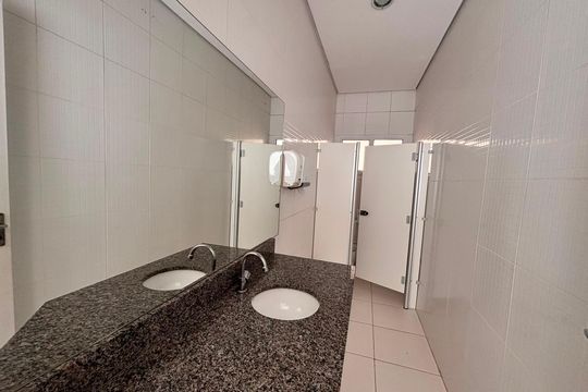 Banheiro de apartamento para alugar com 2 quartos, 46m² em Vila Santo Antonio do Portao, Cotia