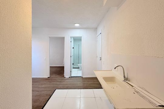Cozinha de apartamento para alugar com 2 quartos, 32m² em Jardim Caravelas, São Paulo