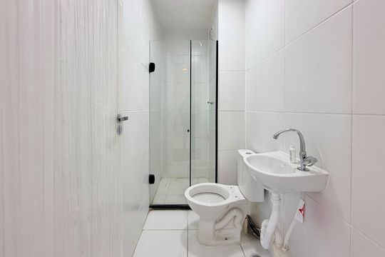 Banheiro de apartamento para alugar com 2 quartos, 32m² em Jardim Caravelas, São Paulo