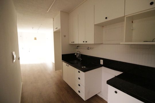 Cozinha de apartamento à venda com 2 quartos, 77m² em Barra Olímpica, Rio de Janeiro