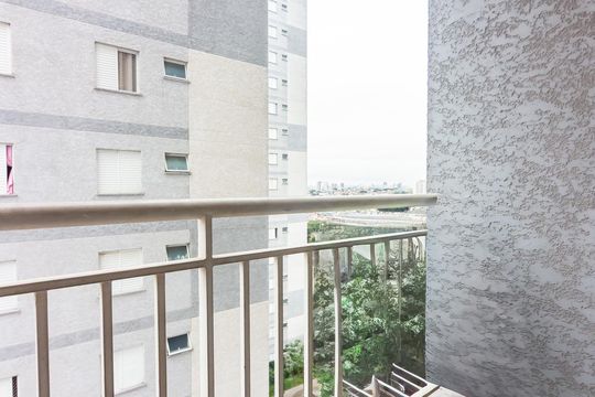 Sacada de apartamento para alugar com 2 quartos, 48m² em Quitaúna, Osasco