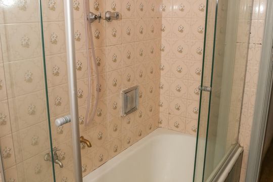 Banheiro de casa à venda com 2 quartos, 135m² em Vila Ipojuca, São Paulo