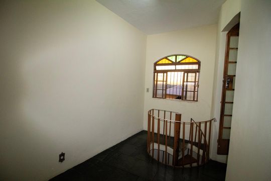 Hall da escada  de casa à venda com 5 quartos, 510m² em Estrela do Oriente, Belo Horizonte