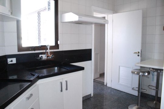 Apartamento para alugar com 3 quartos, 196m² em Santa Cecilia, São Paulo