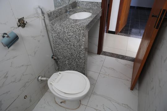 Banheiro de casa para alugar com 4 quartos, 200m² em Novo Eldorado, Contagem